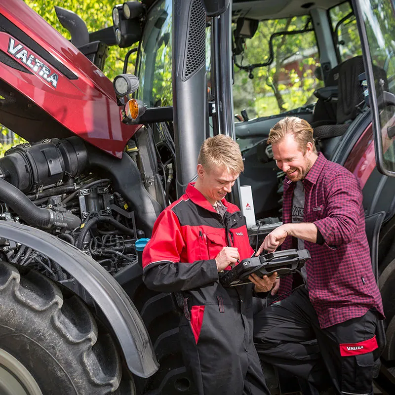 Tecnico impegnato nella manutenzione, immagine ufficiale Valtra